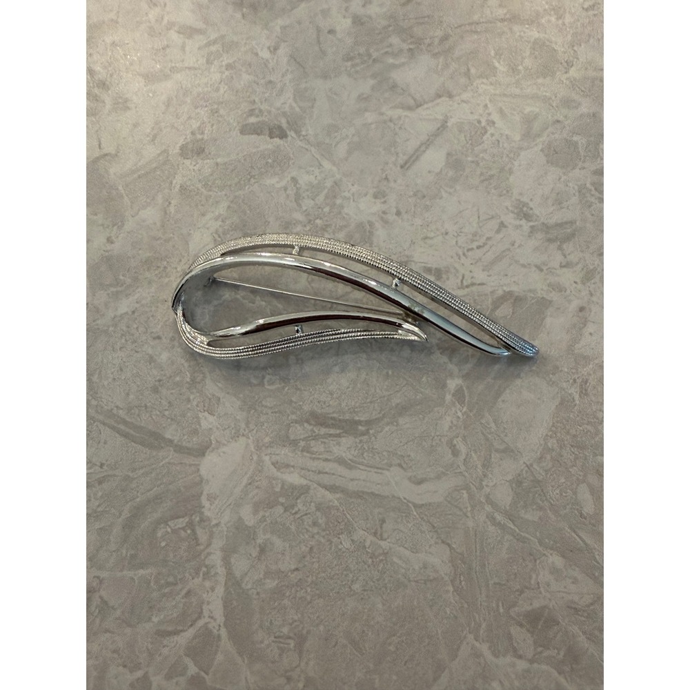 Sarah Coventry Silver Tone Abstract Feather Leaf Brooch Vintage Textured Pin